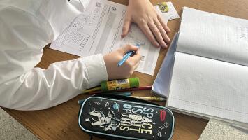 урок-игра "Раскрась персонажей и реши задачки"