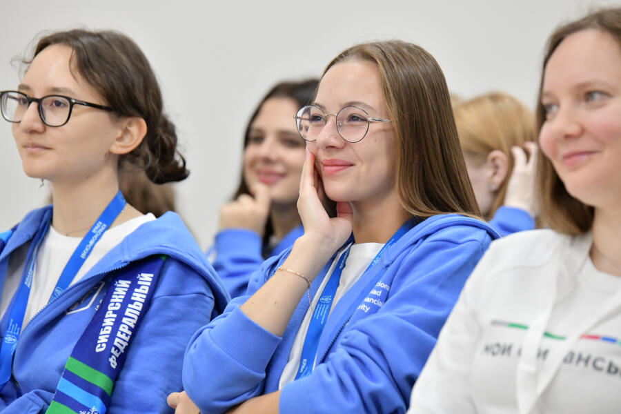 Участники Олимпиады на панельной дискуссии