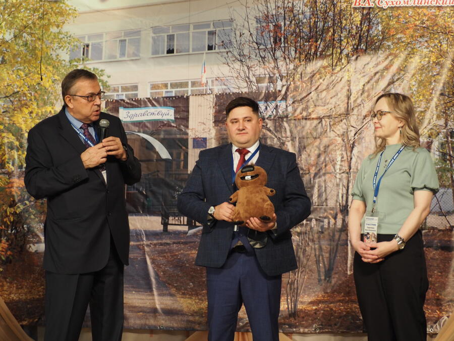 Передача символа "ШкИБ бобра". Источник: Центр инициативного бюджетирования НИФИ